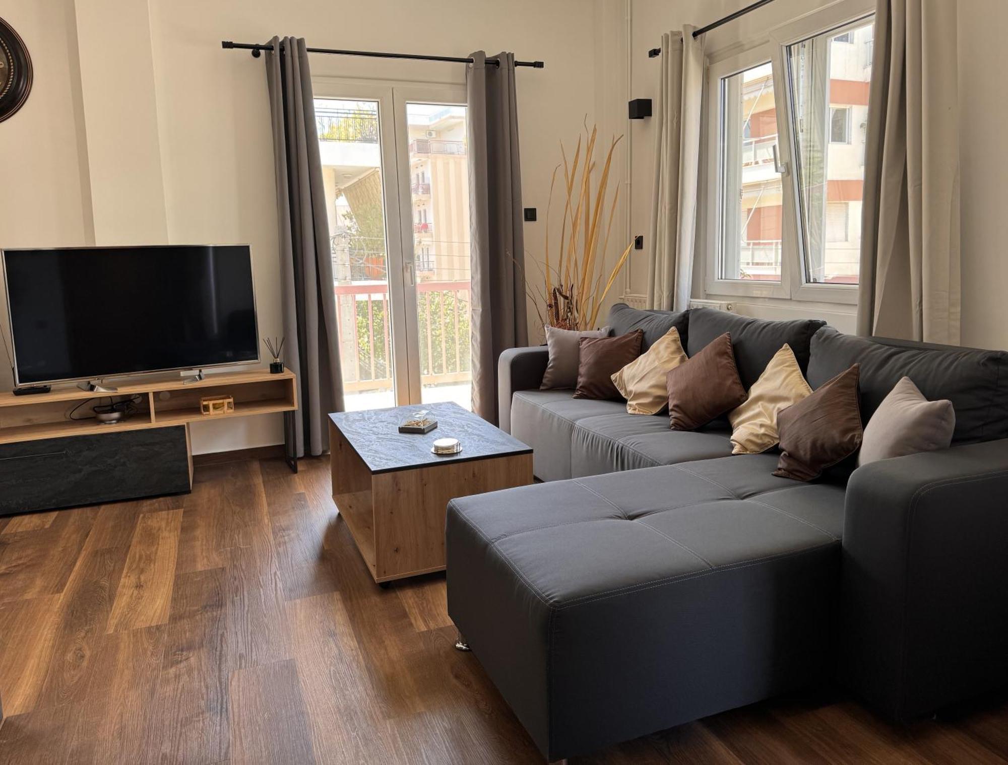 Navaro Apartments Patras Exterior photo